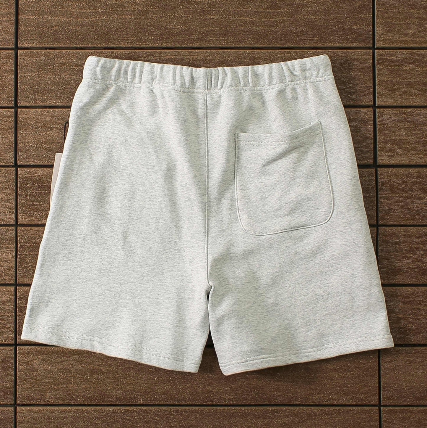 "essence" shorts grey