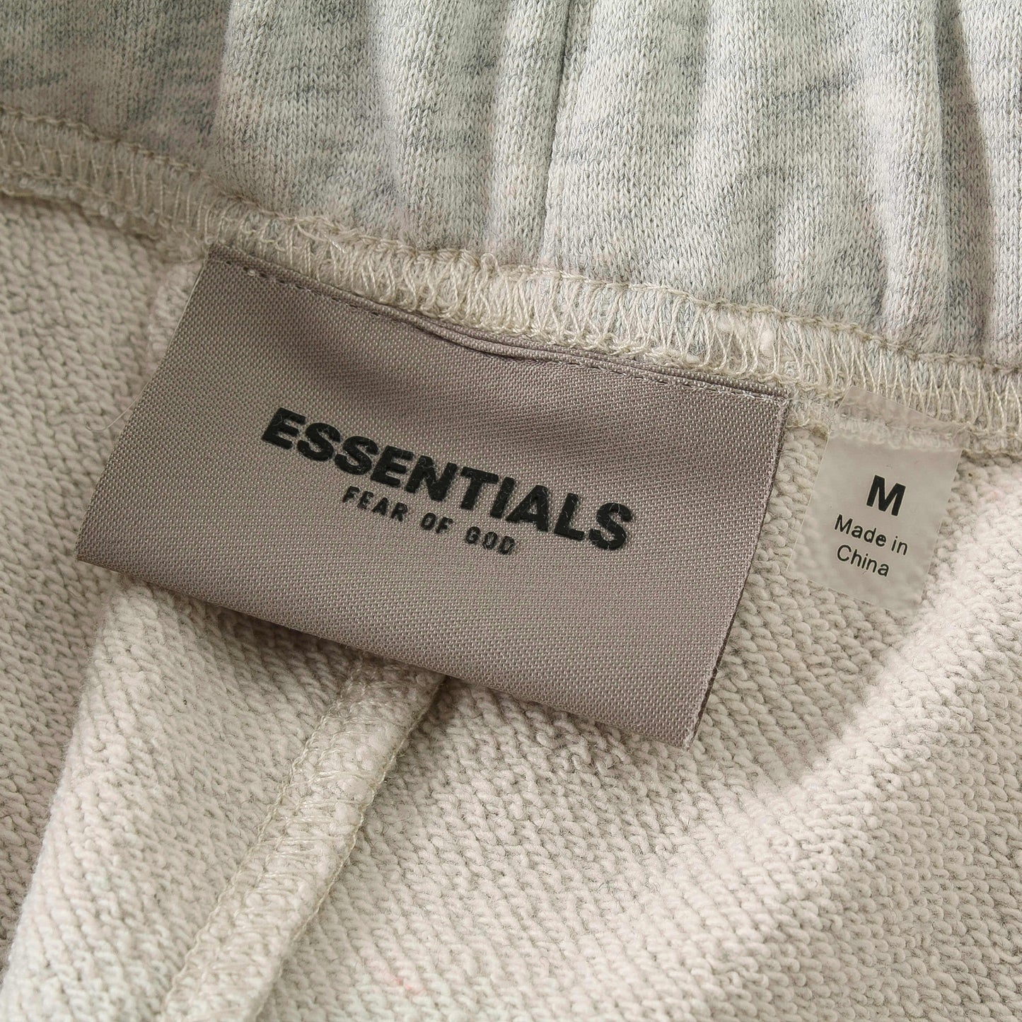 "essence" shorts grey